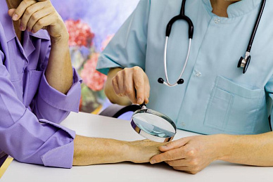 Прием дерматолога в клинике Флоровой Прием дерматолога